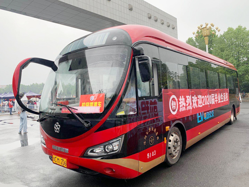 獨家！洛陽一高校畢業(yè)生返?？擅赓M乘公交直達(dá)宿舍