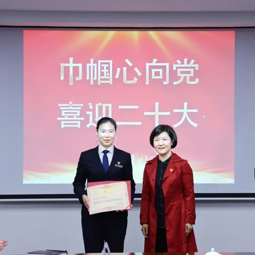 市婦聯(lián)、市總工會領(lǐng)導(dǎo)來集團授牌公交巾幗事業(yè)再迎盛事