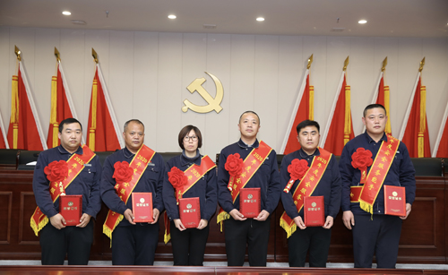 0203 安全服務(wù)能手從左至右依次為 黨萬(wàn)超、朱學(xué)民、任興芳、王琳汝、周冬偉、王須波.jpg