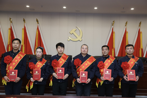 0204 節(jié)能能手從左至右依次為 石亞杰、沈小慶、楊興忠、于俊國(guó)、權(quán)振利、吳偉偉.jpg