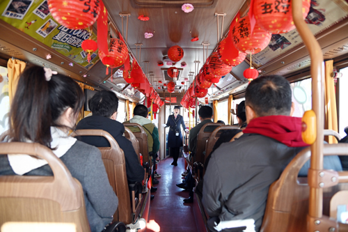慶祝建司70周年！洛陽公交集團(tuán)邀請(qǐng)市民代表“零距離”探秘公交03.JPG